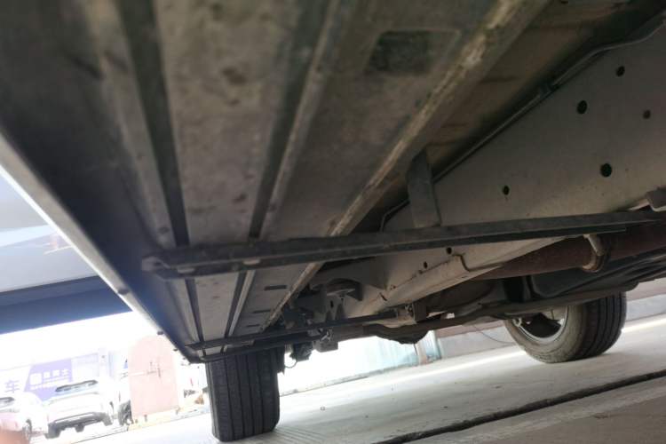 Used Roewe RX8 2019 30T Smart Connectivity Two-Wheel Drive Supreme Flagship Edition Right Side Sill