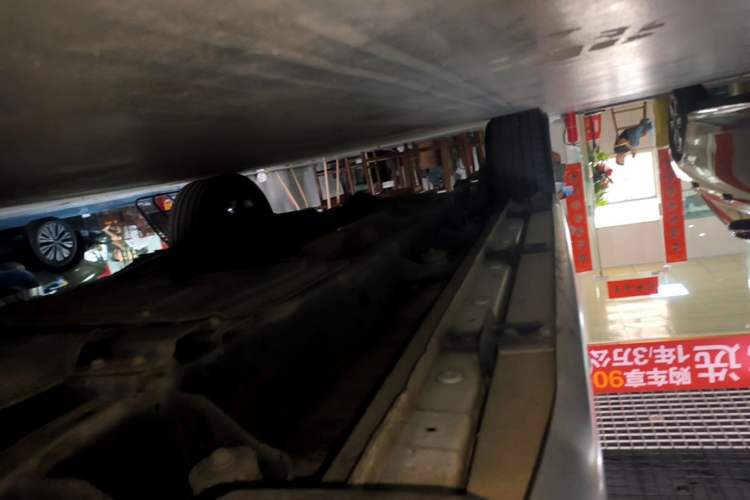 Used Roewe RX8 2019 30T Smart Connectivity Two-Wheel Drive Supreme Flagship Edition Right Side Sill