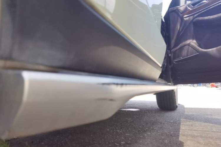 Used Roewe RX8 2019 30T Smart Connectivity Two-Wheel Drive Supreme Flagship Edition Right Side Sill