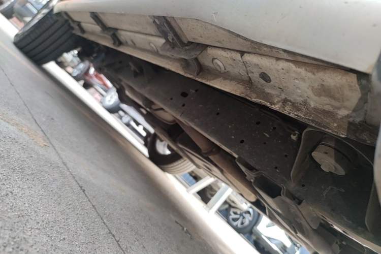 Used Roewe RX8 2019 30T Smart Connectivity Two-Wheel Drive Supreme Flagship Edition Right Side Sill