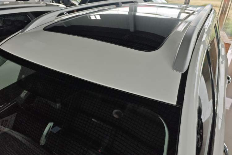 Used Roewe RX8 2019 30T Two-Wheel Drive Supreme Flagship Edition Roof