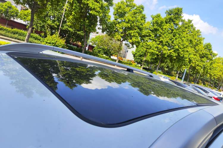 Used Roewe RX8 2019 30T Smart Connectivity Two-Wheel Drive Supreme Flagship Edition Roof
