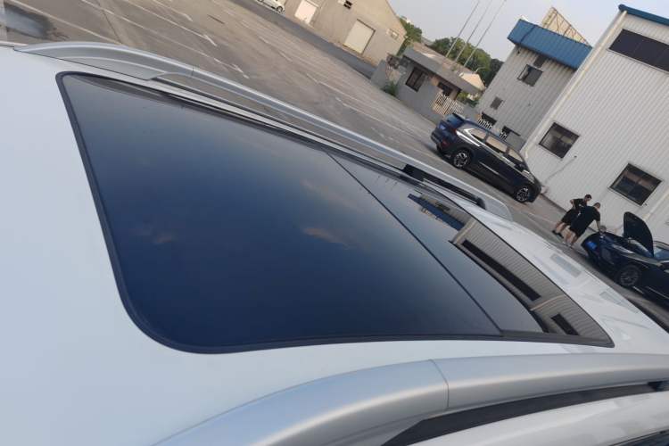 Used Roewe RX8 2019 30T Two-Wheel Drive Supreme Flagship Edition Roof