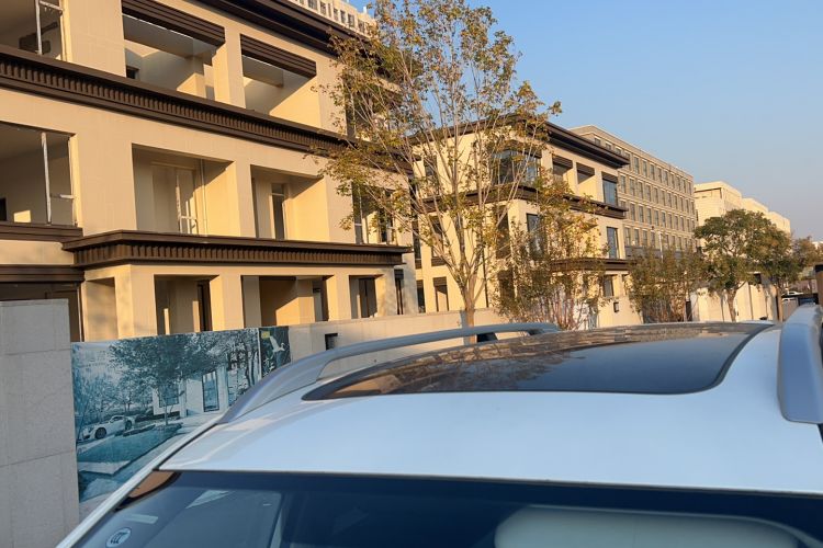Used Roewe RX8 2019 30T Two-Wheel Drive Supreme Flagship Edition Roof