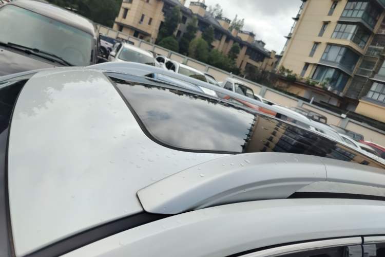 Used Roewe RX8 2019 30T Two-Wheel Drive Supreme Flagship Edition Roof
