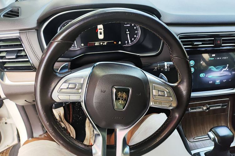 Used Roewe RX8 2019 30T Smart Connectivity Two-Wheel Drive Supreme Flagship Edition Steering Wheel