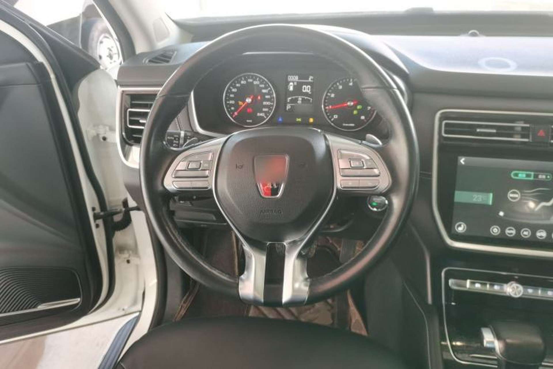 Used Roewe RX8 2019 30T Smart Connectivity Two-Wheel Drive Supreme Flagship Edition Steering Wheel