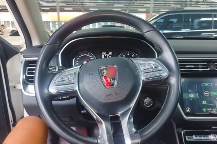 Used Roewe RX8 2019 30T Two-Wheel Drive Supreme Flagship Edition Steering Wheel