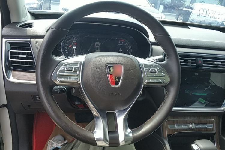 Used Roewe RX8 2019 30T Smart Connectivity Two-Wheel Drive Supreme Flagship Edition Steering Wheel