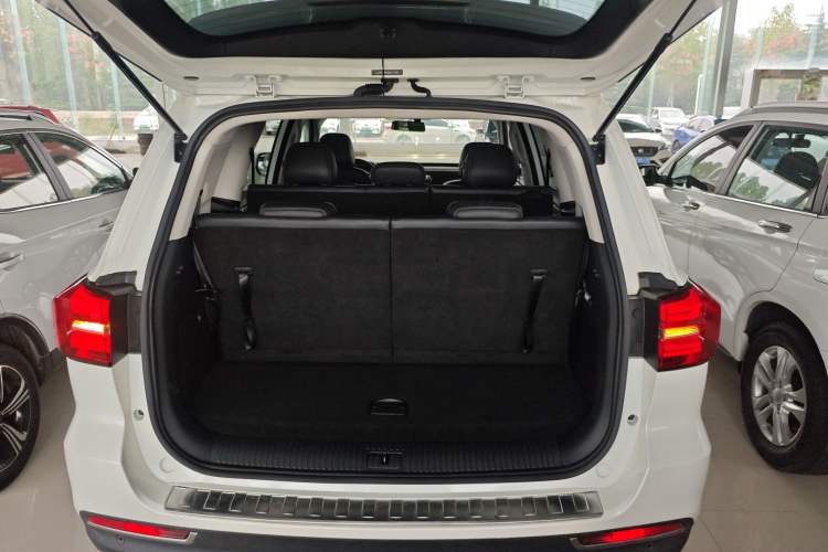 Used Roewe RX8 2019 30T Two-Wheel Drive Supreme Flagship Edition Trunk