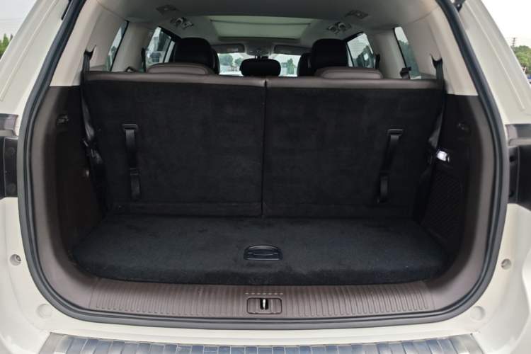 Used Roewe RX8 2019 30T Smart Connectivity Four-Wheel Drive Supreme Flagship Edition Trunk