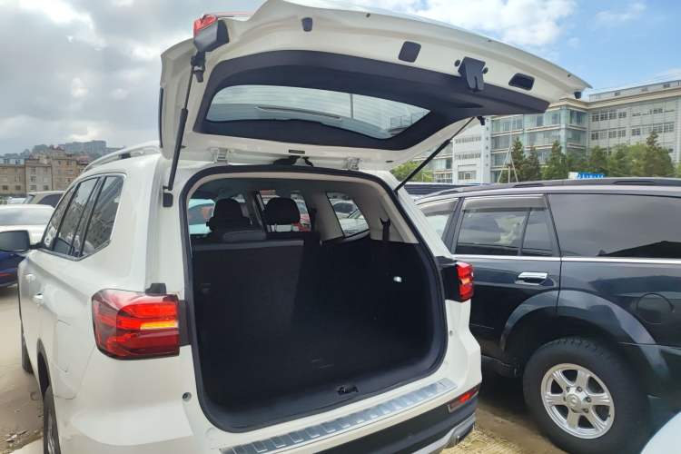 Used Roewe RX8 2019 30T Two-Wheel Drive Supreme Flagship Edition Trunk