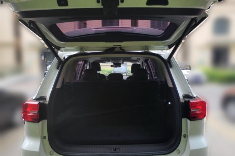 Used Roewe RX8 2019 30T Smart Connectivity All-Wheel Drive Supreme Edition Trunk