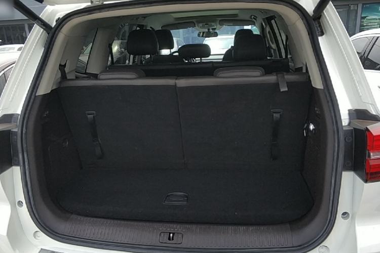 Used Roewe RX8 2019 30T Smart Connectivity Two-Wheel Drive Supreme Flagship Edition Trunk