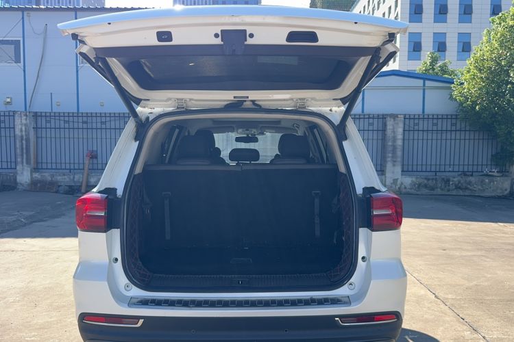 Used Roewe RX8 2019 30T Smart Connectivity Two-Wheel Drive Supreme Flagship Edition Trunk