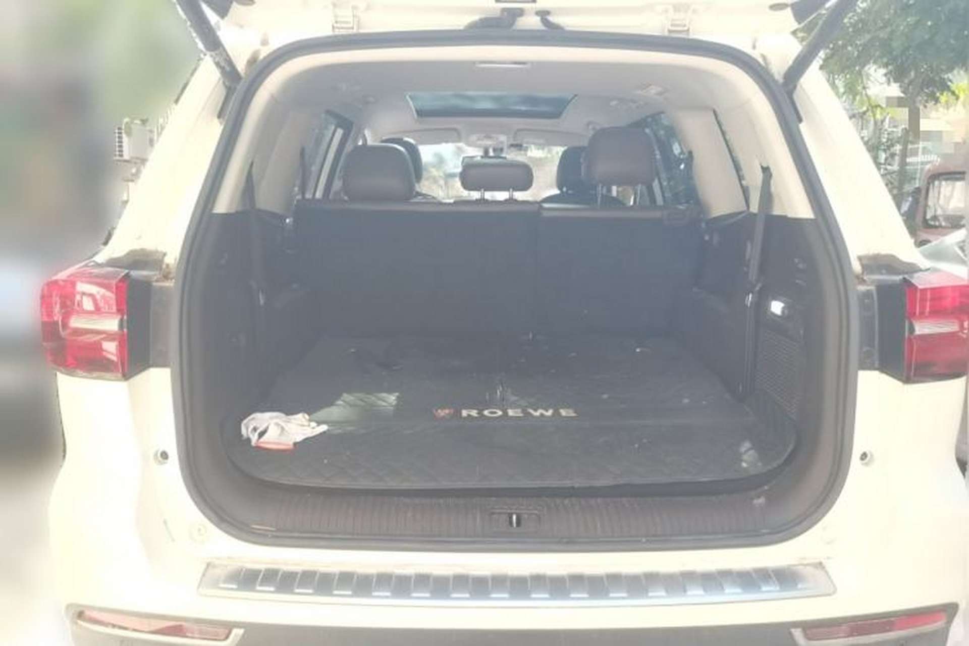 Used Roewe RX8 2019 30T Smart Connectivity Two-Wheel Drive Supreme Flagship Edition Trunk