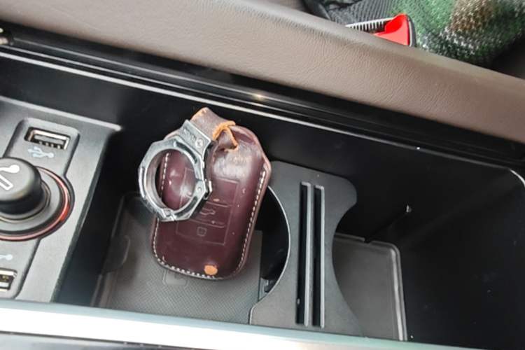 Used Roewe RX8 2019 30T Smart Connectivity Four-Wheel Drive Supreme Flagship Edition Vehicle Key