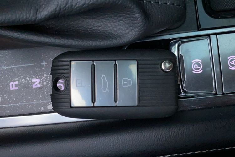 Used Roewe RX8 2019 30T Two-Wheel Drive Supreme Flagship Edition Vehicle Key