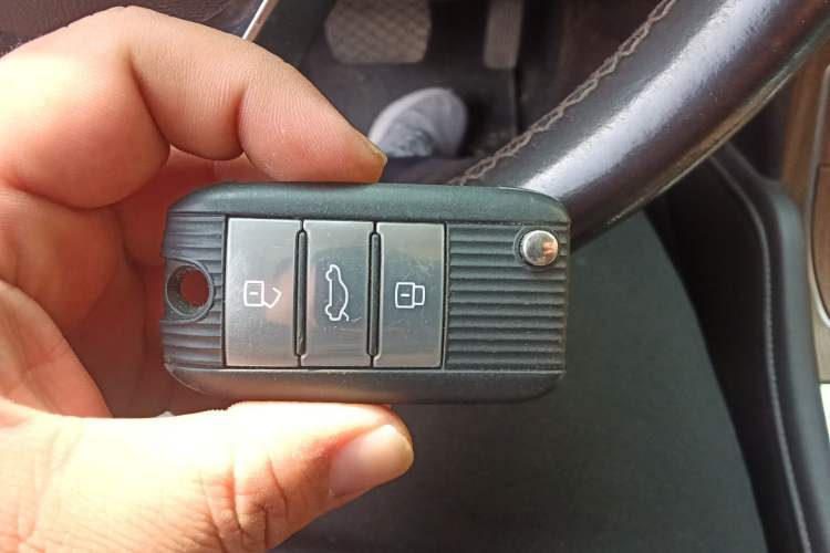 Used Roewe RX8 2019 30T Smart Connectivity Two-Wheel Drive Supreme Flagship Edition Vehicle Key
