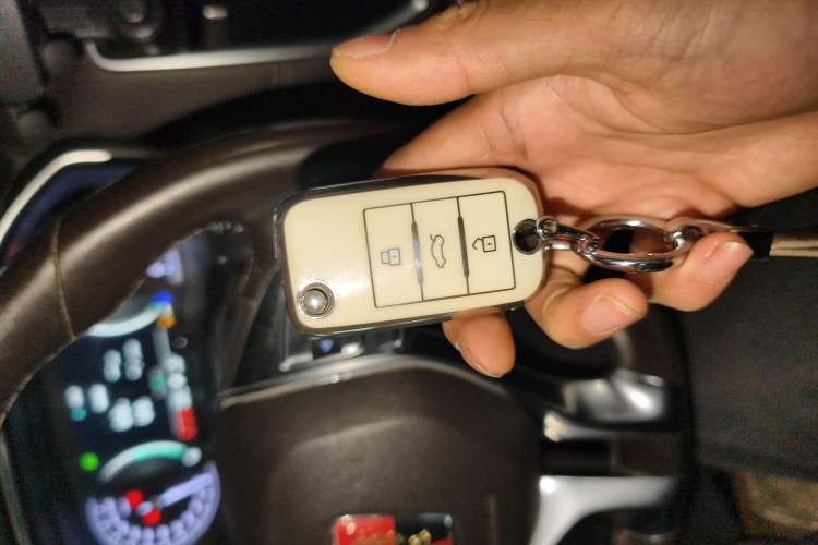 Used Roewe RX8 2019 30T Smart Connectivity Four-Wheel Drive Supreme Flagship Edition Vehicle Key
