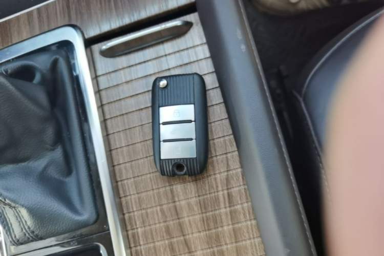 Used Roewe RX8 2019 30T Smart Connectivity Two-Wheel Drive Supreme Flagship Edition Vehicle Key
