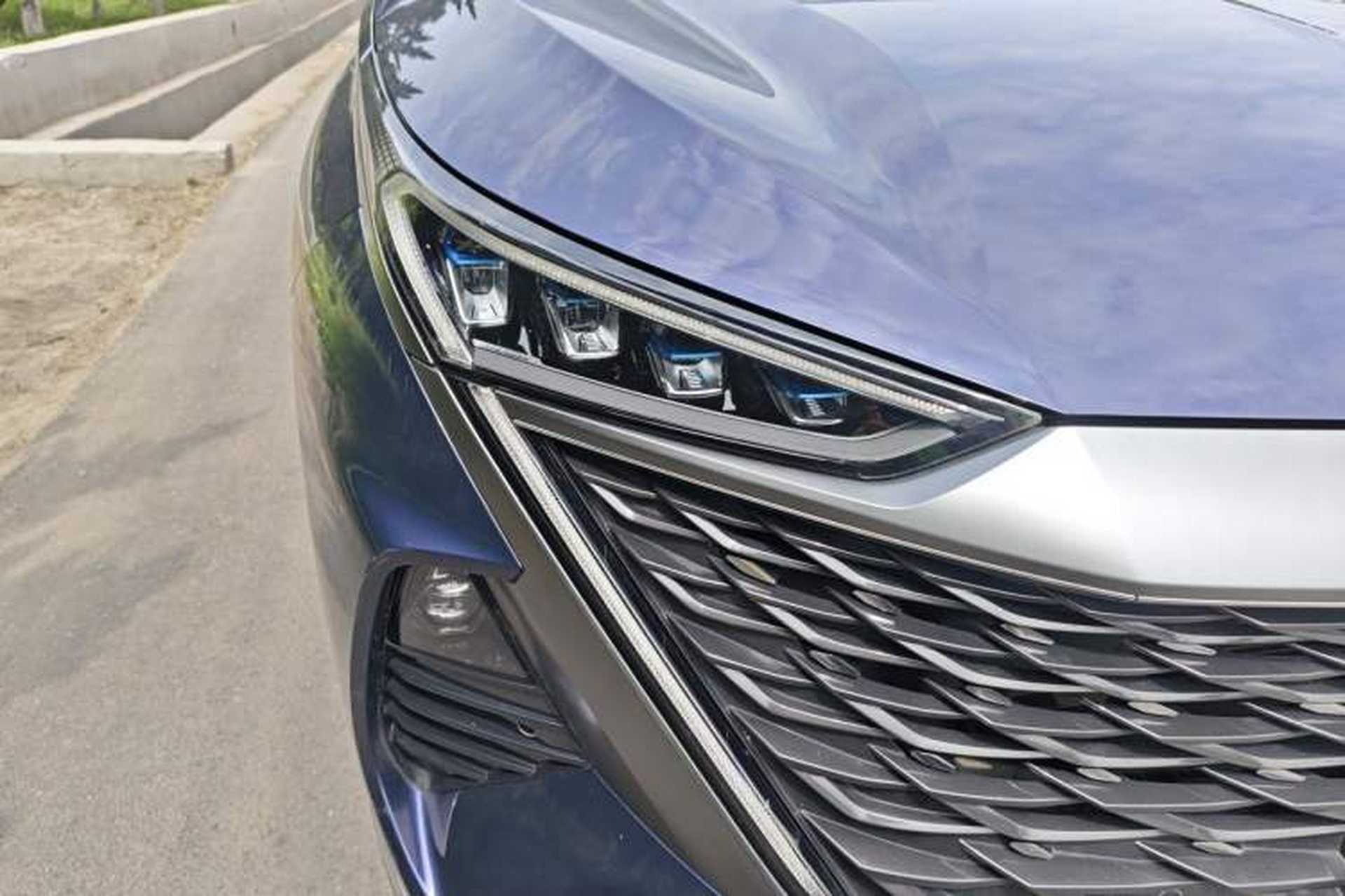 Used Roewe RX9 2023 2.0T Two-Wheel Drive Enjoyment Version Right Front Headlight