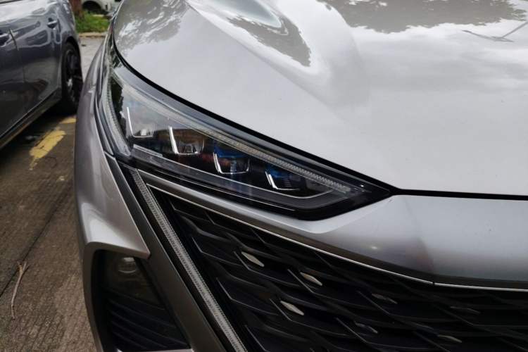 Used Roewe RX9 2023 2.0T Two-Wheel Drive Enjoyment Version Right Front Headlight