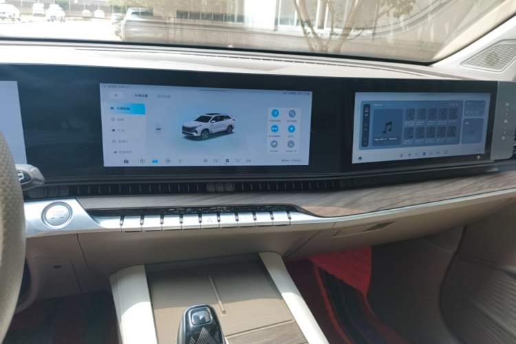 Used Roewe RX9 2023 2.0T Two-Wheel Drive Enjoyment Version Audio And AC Panel
