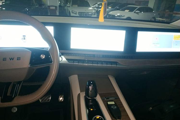 Used Roewe RX9 2023 2.0T Four-Wheel Drive Luxury Edition Audio And AC Panel
