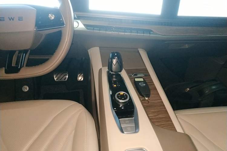 Used Roewe RX9 2023 2.0T Four-Wheel Drive Luxury Edition Gear Lever