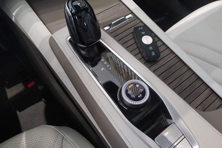 Used Roewe RX9 2023 2.0T All-Wheel-Drive Luxury Edition Gear Lever