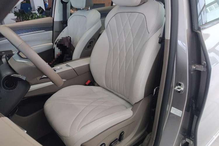 Used Roewe RX9 2023 2.0T All-Wheel-Drive Luxury Edition Left Front Seat