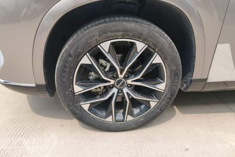 Used Roewe RX9 2023 2.0T Two-Wheel Drive Enjoyment Version Left Front Wheel Hub