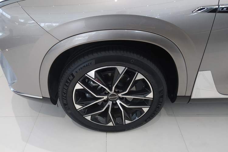 Used Roewe RX9 2023 2.0T All-Wheel-Drive Luxury Edition Left Front Wheel Hub