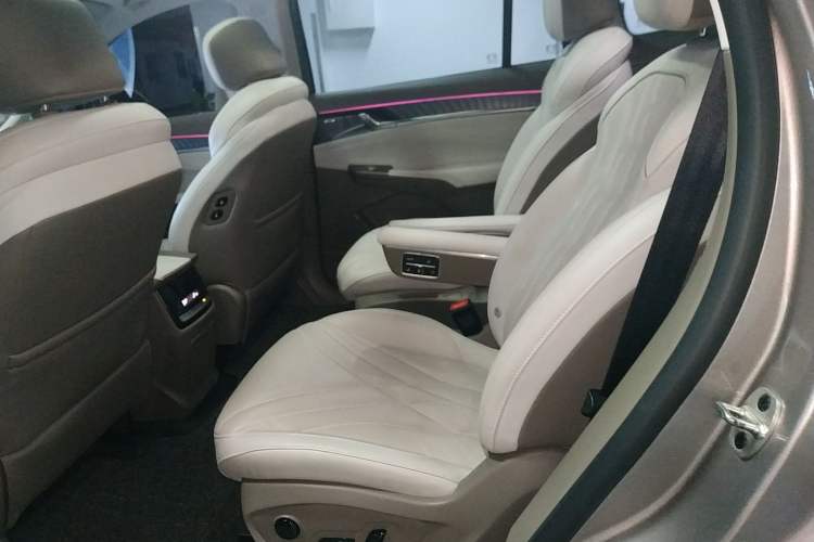 Used Roewe RX9 2023 2.0T Four-Wheel Drive Luxury Edition Left Rear Seat