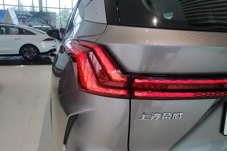 Used Roewe RX9 2023 2.0T All-Wheel-Drive Luxury Edition Left Rear Taillight