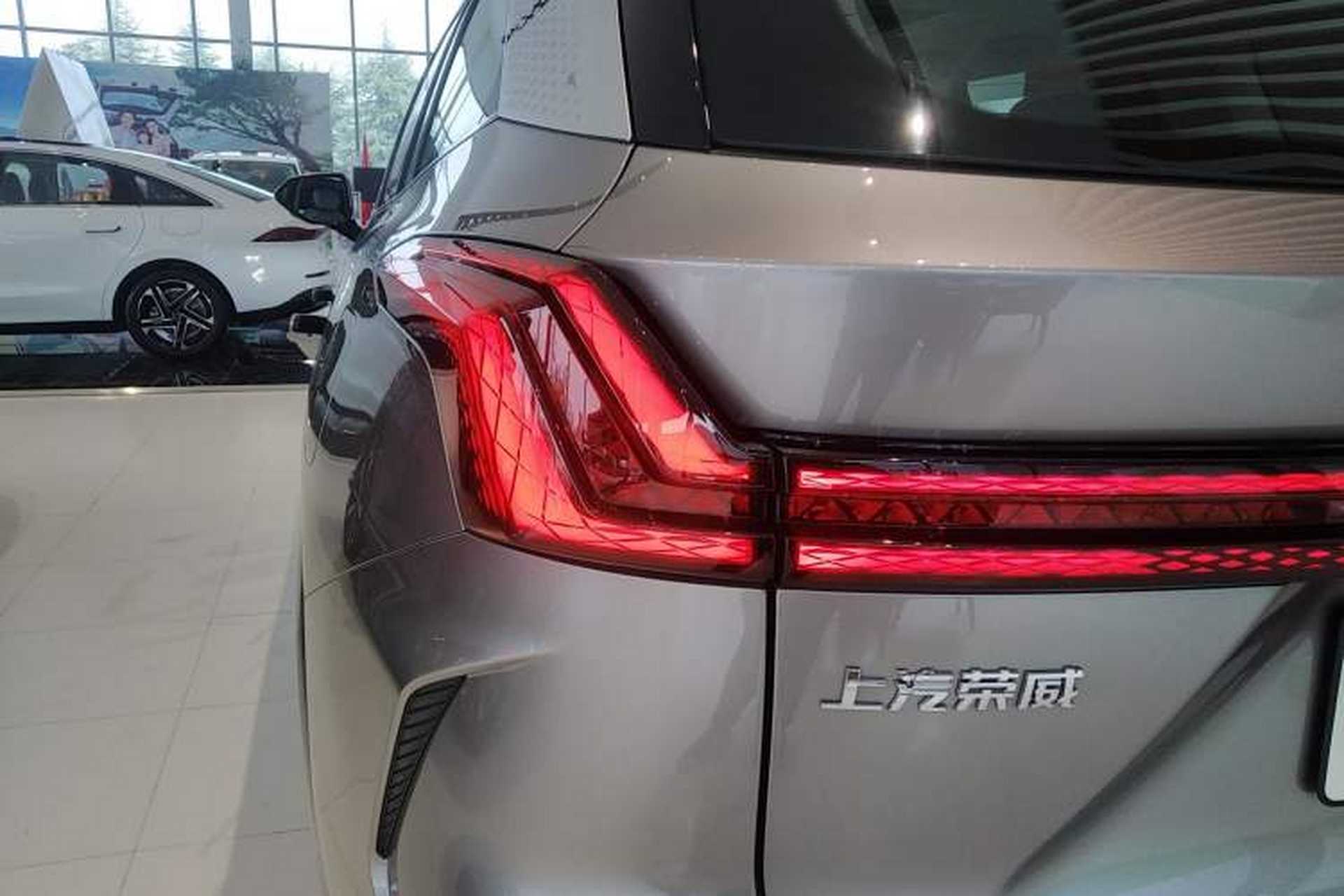 Used Roewe RX9 2023 2.0T All-Wheel-Drive Luxury Edition Left Rear Taillight
