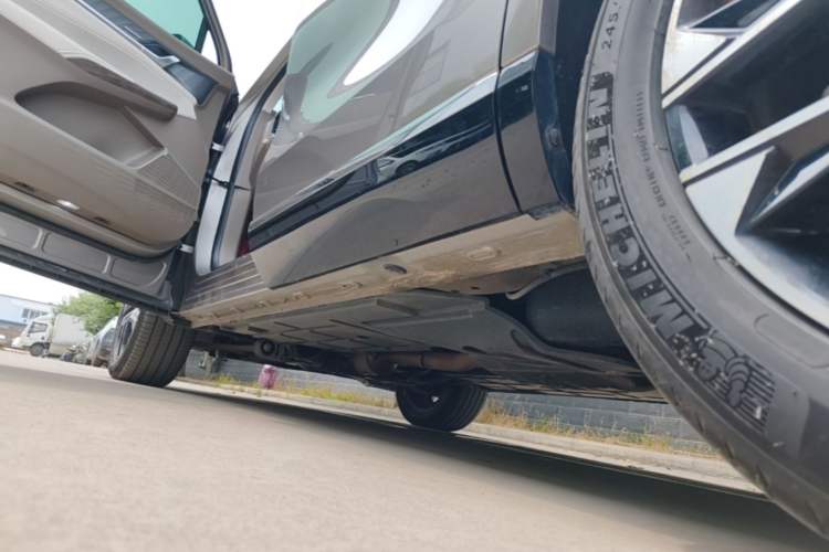 Used Roewe RX9 2023 2.0T Two-Wheel Drive Enjoyment Version Left Side Sill