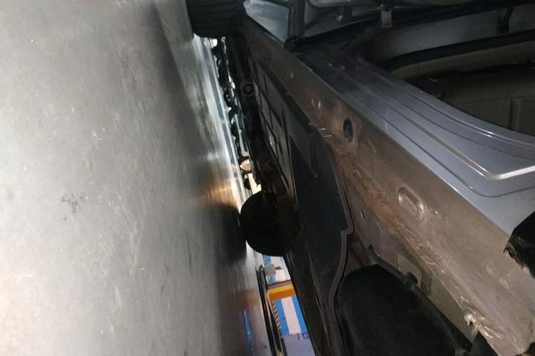 Used Roewe RX9 2023 2.0T Four-Wheel Drive Luxury Edition Left Side Sill
