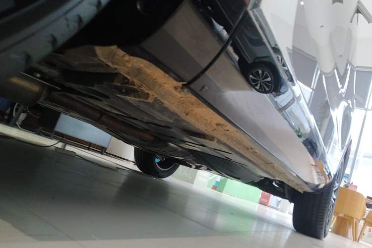 Used Roewe RX9 2023 2.0T All-Wheel-Drive Luxury Edition Left Side Sill