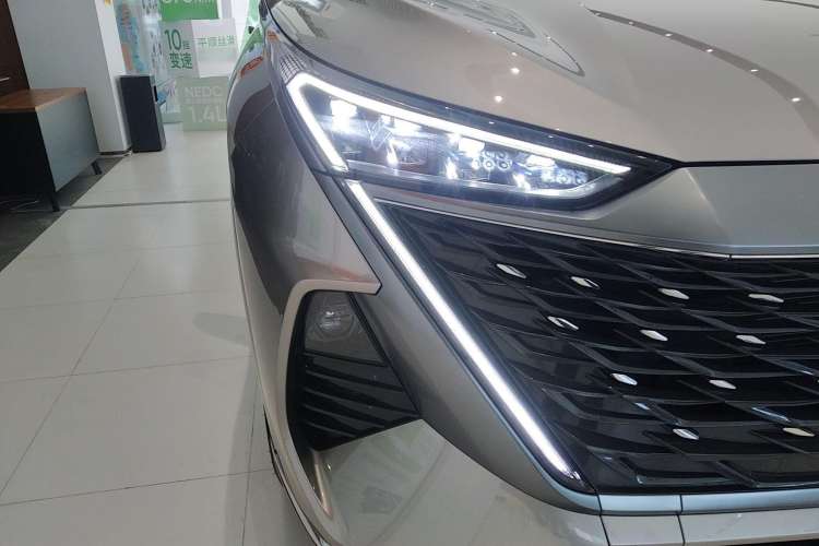 Used Roewe RX9 2023 2.0T All-Wheel-Drive Luxury Edition Right Front Headlight