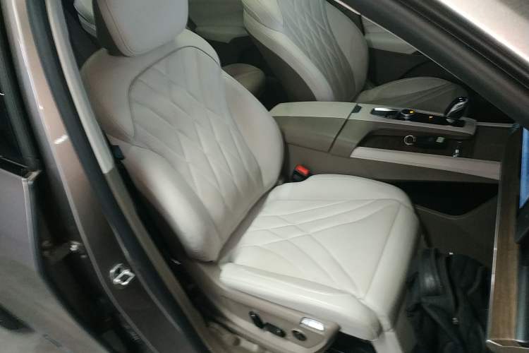 Used Roewe RX9 2023 2.0T Four-Wheel Drive Luxury Edition Right Front Seat