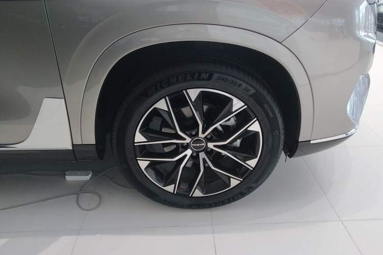 Used Roewe RX9 2023 2.0T All-Wheel-Drive Luxury Edition Right Front Wheel Hub