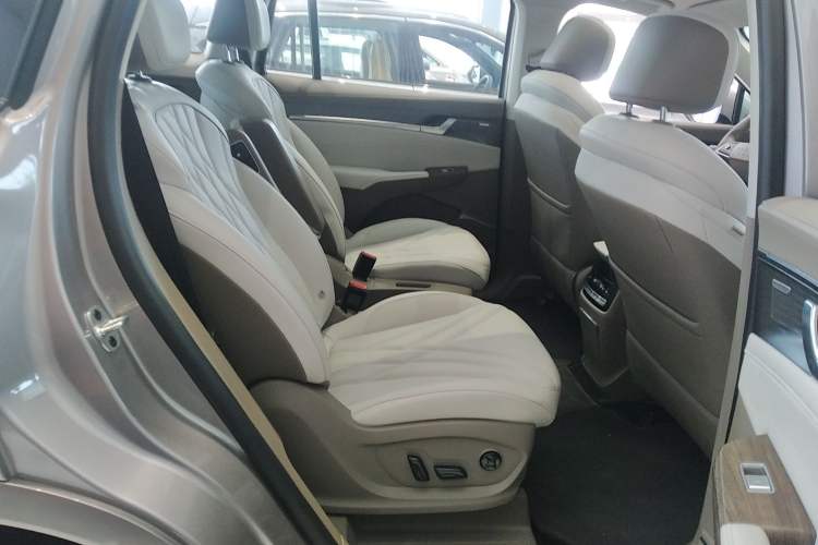 Used Roewe RX9 2023 2.0T All-Wheel-Drive Luxury Edition Right Rear Seat