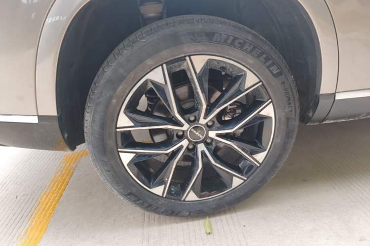 Used Roewe RX9 2023 2.0T Two-Wheel Drive Enjoyment Version Right Rear Wheel Hub