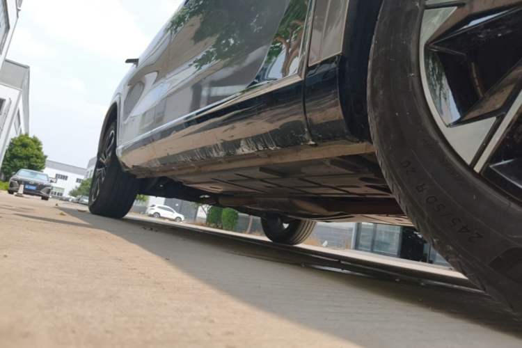 Used Roewe RX9 2023 2.0T Two-Wheel Drive Enjoyment Version Right Side Sill