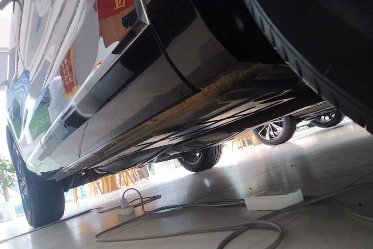 Used Roewe RX9 2023 2.0T All-Wheel-Drive Luxury Edition Right Side Sill