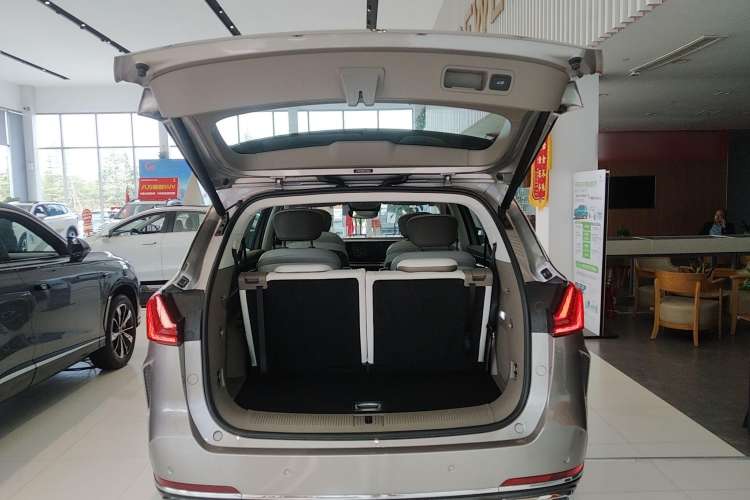 Used Roewe RX9 2023 2.0T All-Wheel-Drive Luxury Edition Trunk