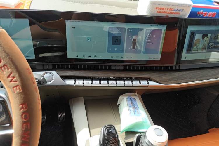 Used Roewe RX9 2023 2.0T Four-Wheel Drive Luxury Edition Audio And AC Panel