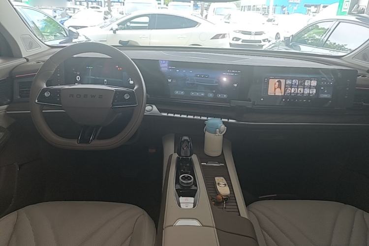 Used Roewe RX9 2023 2.0T Two-Wheel Drive Enjoyment Version Center Console